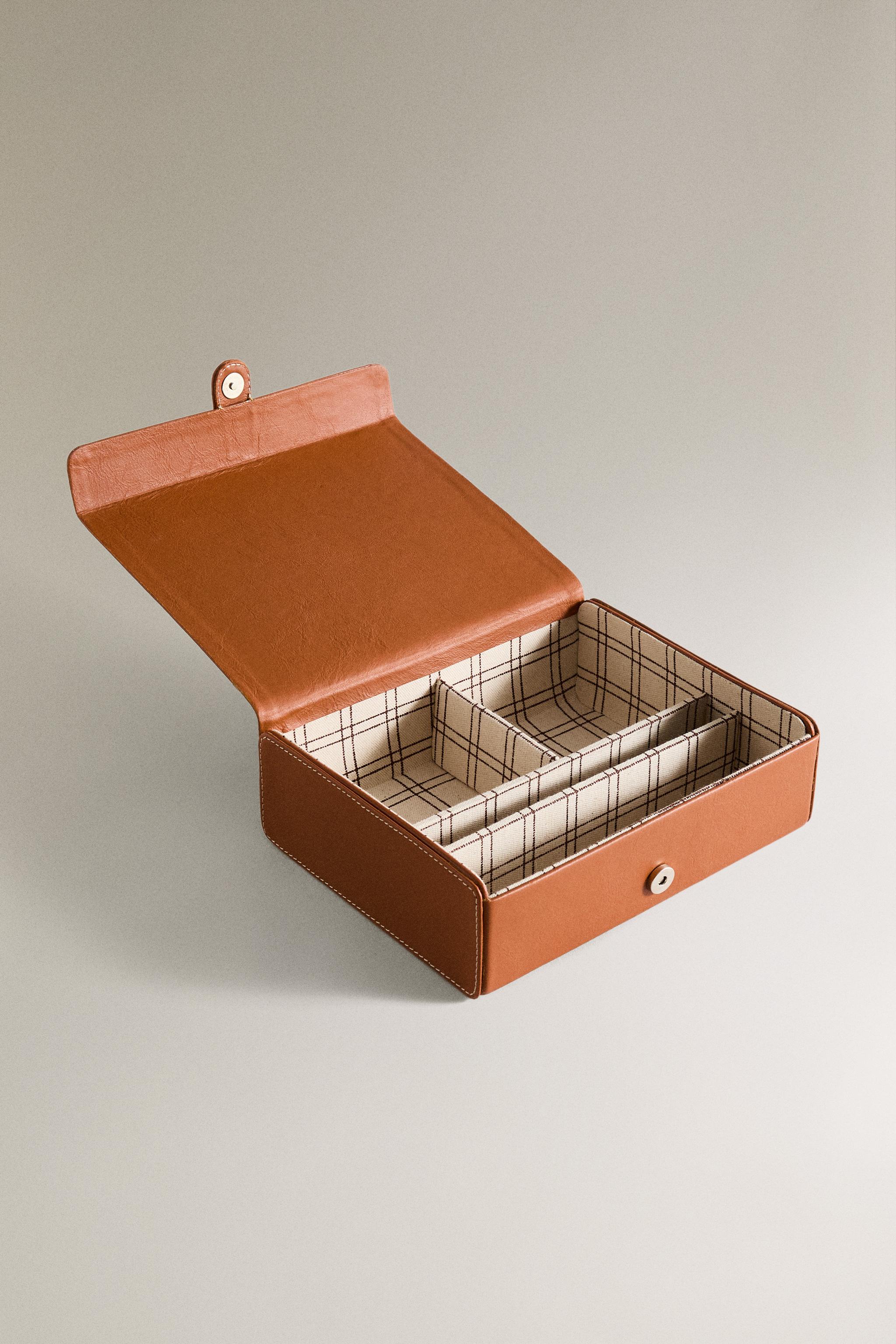 SMALL LEATHER MAKEUP BAG WITH COMPARTMENTS